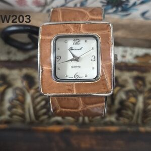 Osirock Women’s Quartz Watch – Square Face & Cuff-Style Strap